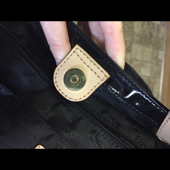 AUTHENTIC Michael Kors Jet Set black tote - Picture 6 of 8